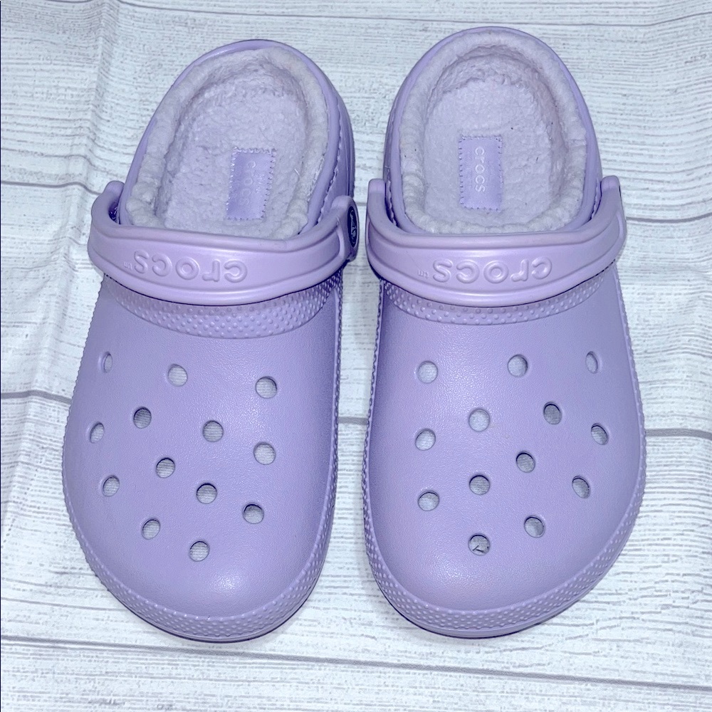 CROCS Lavender Fleece-Lined Clogs
